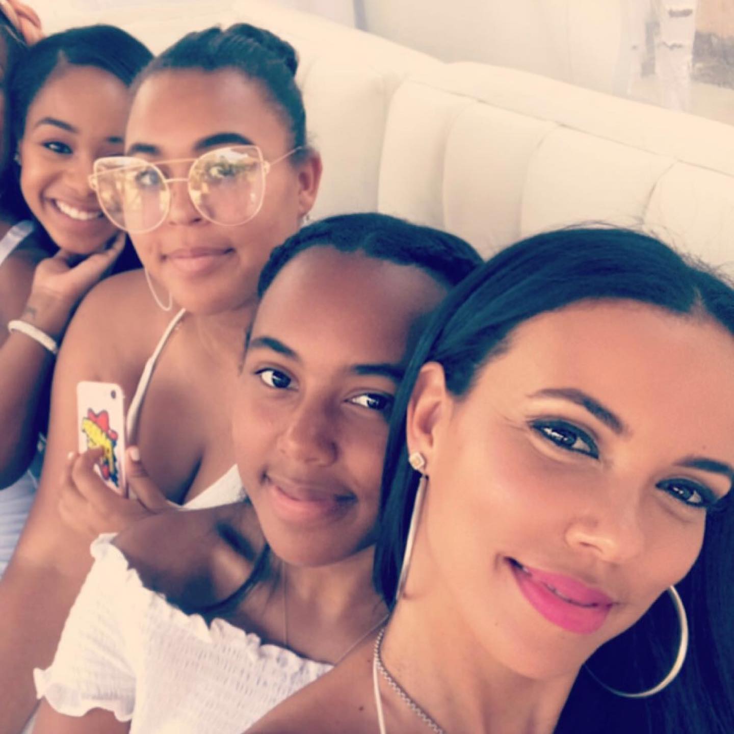 Martin Lawrence's children and his second wife, Shamicka Gibbs, took a picture together.